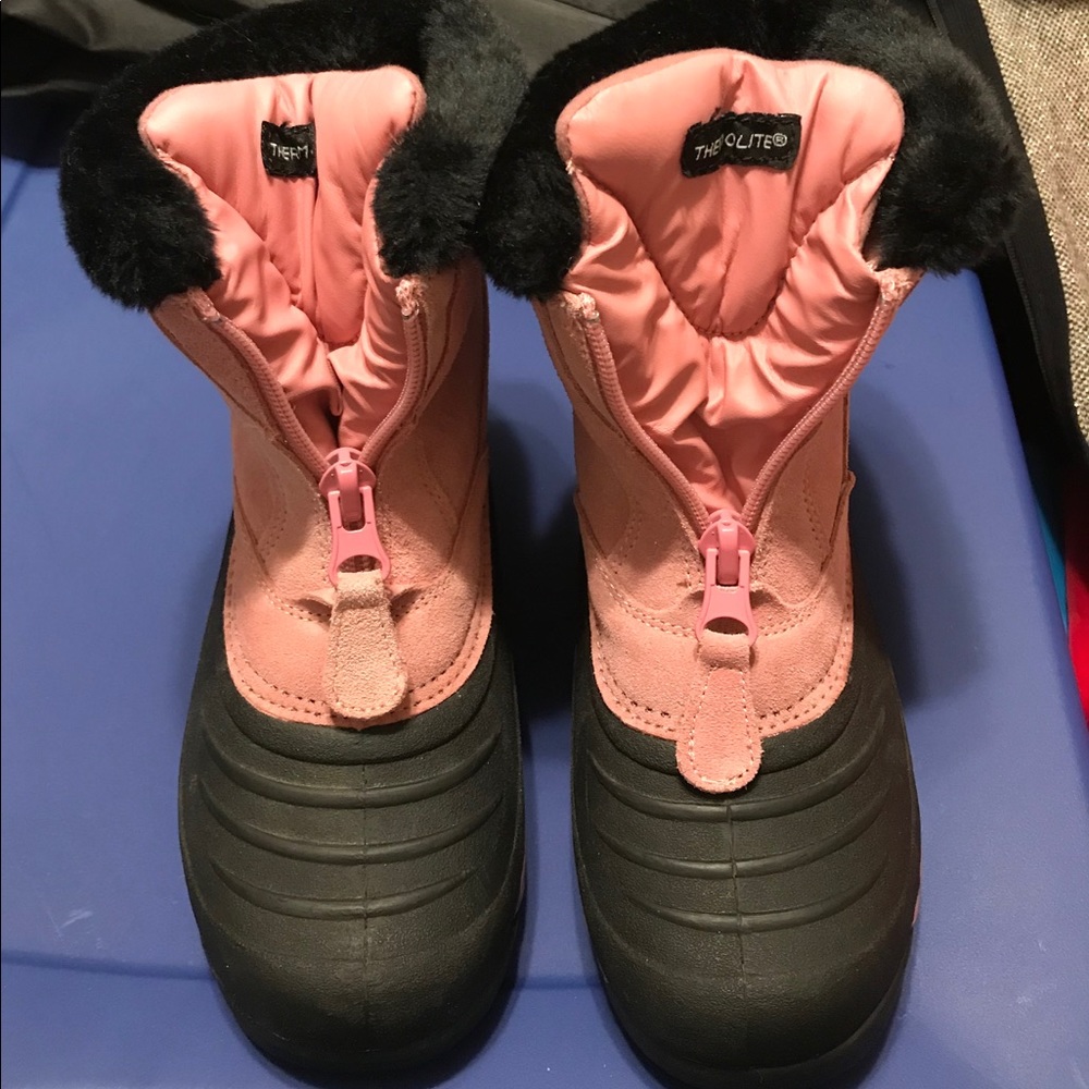 Girls snow boots size 2